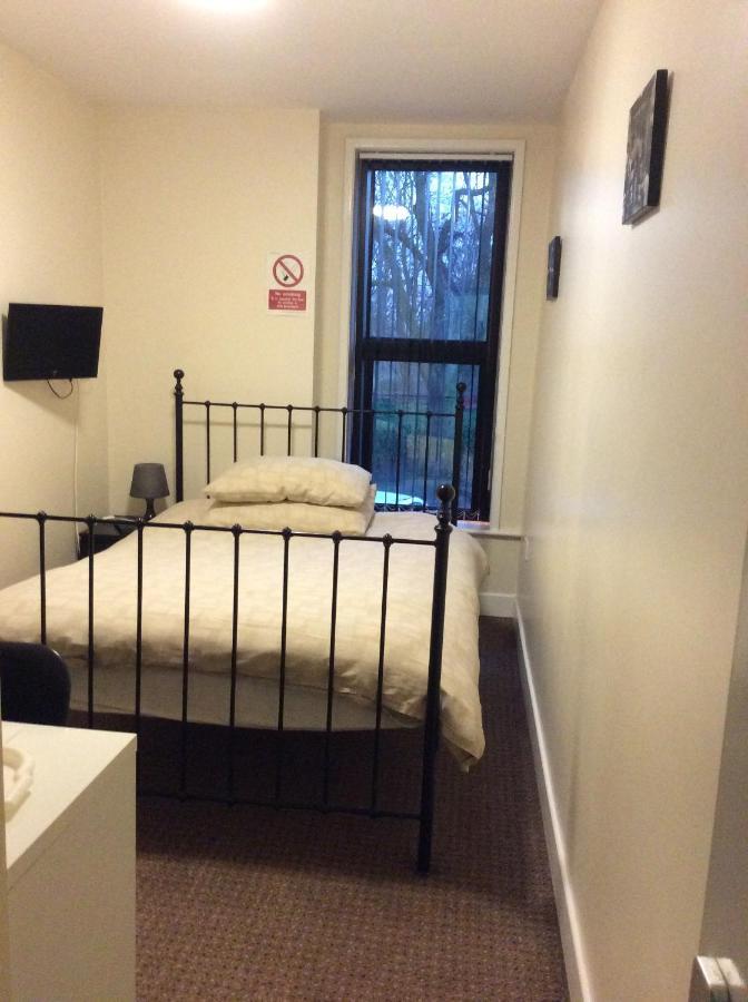 Kings Arms Hotel Farnworth ภายนอก รูปภาพ