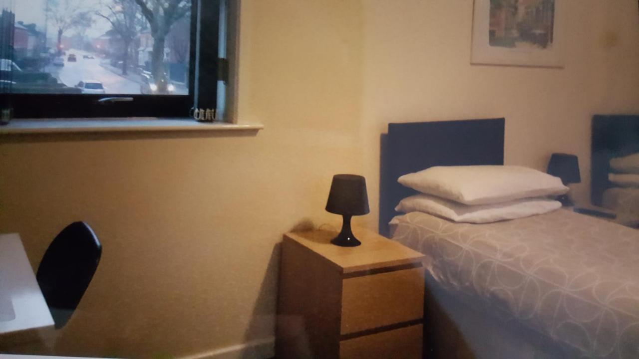 Kings Arms Hotel Farnworth ภายนอก รูปภาพ