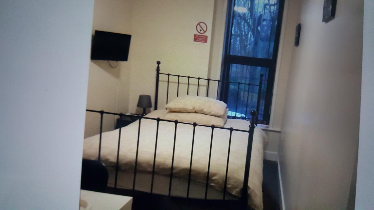 Kings Arms Hotel Farnworth ภายนอก รูปภาพ