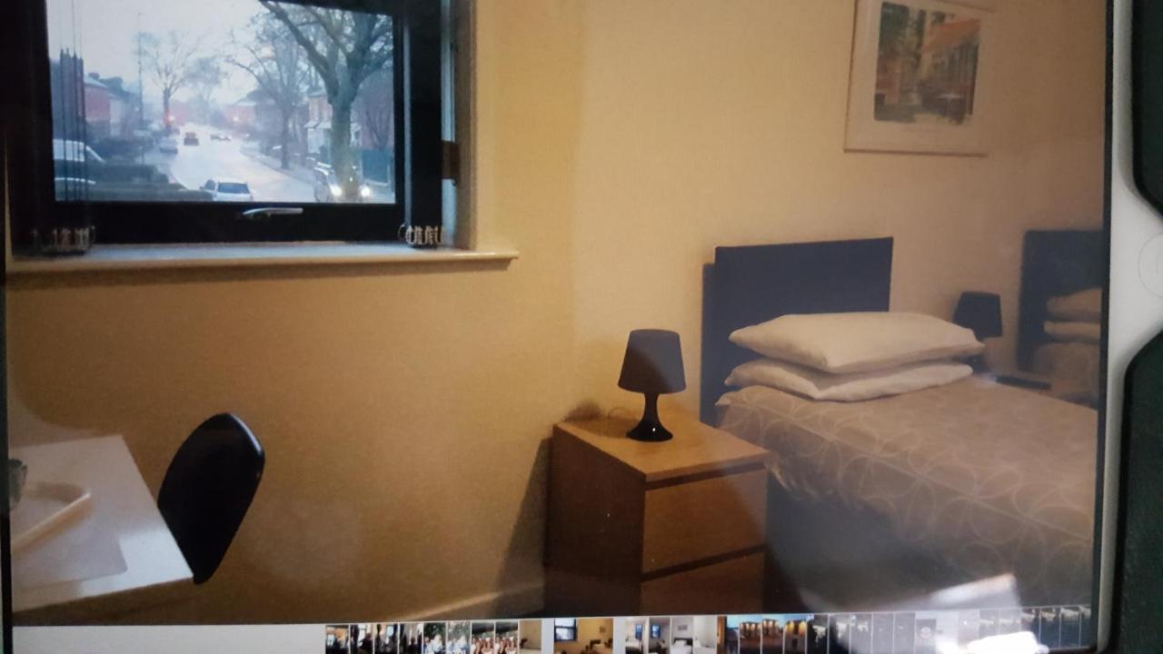 Kings Arms Hotel Farnworth ภายนอก รูปภาพ
