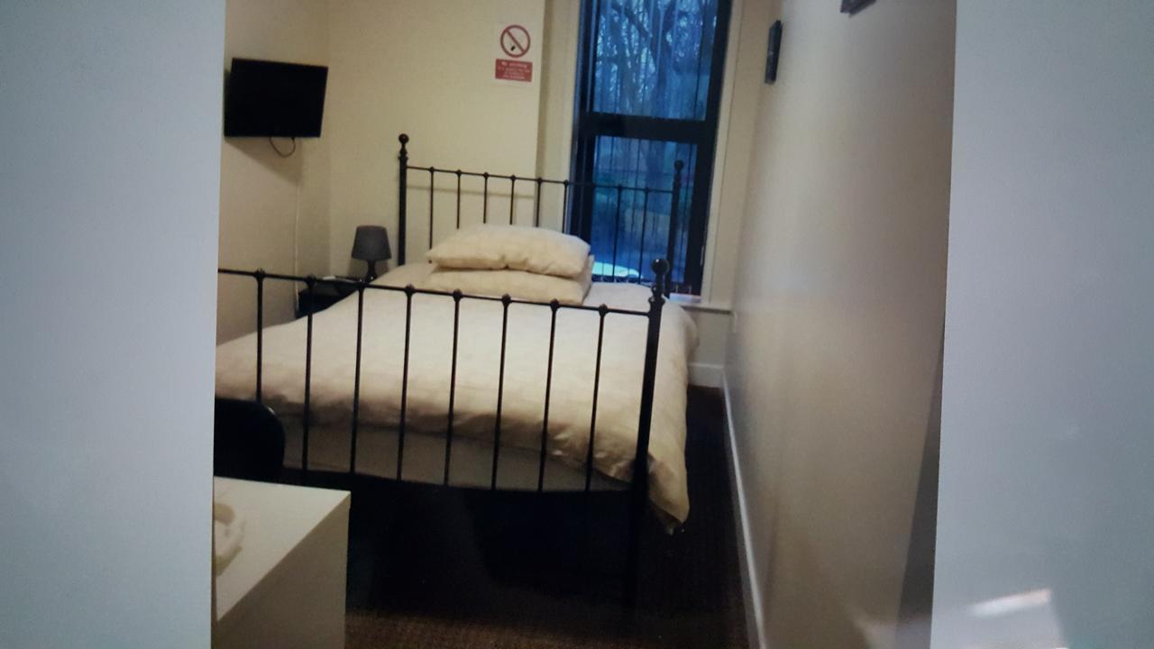 Kings Arms Hotel Farnworth ภายนอก รูปภาพ